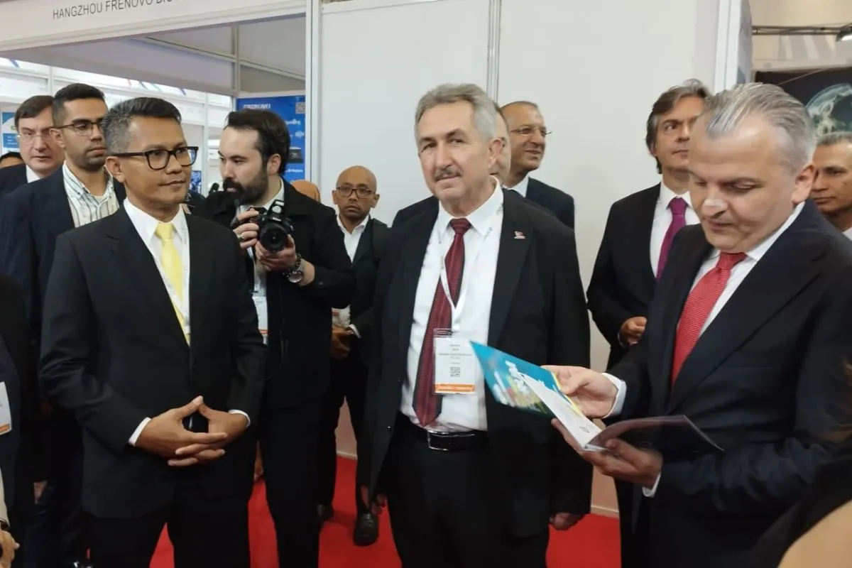 Staf Khusus Menteri Perindustrian sekaligus Juru Bicara Kementerian Perindustrian Febri Hendri Antoni Arif (kiri), menghadiri pameran EXPOMED EUROSIA 2024 yang telah digelar di Istanbul, Turki pada tanggal 25-27 April. 